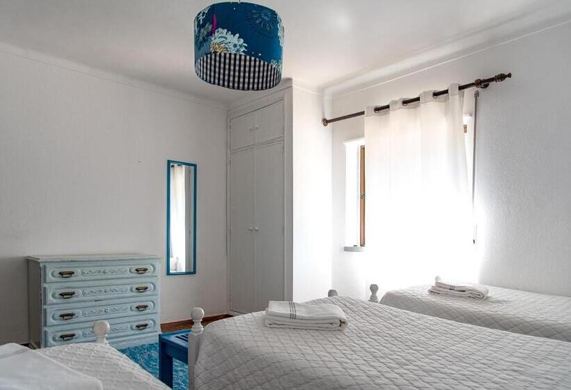 غرفة قياسية ثلاثية, Moby Dick Lodge