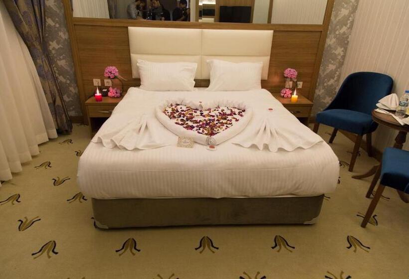 标准间, Carmine Otel