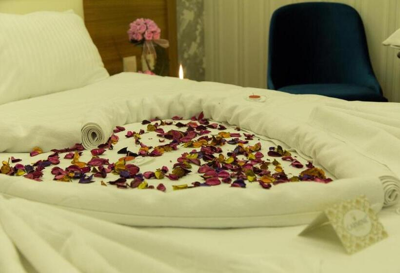 标准间, Carmine Otel