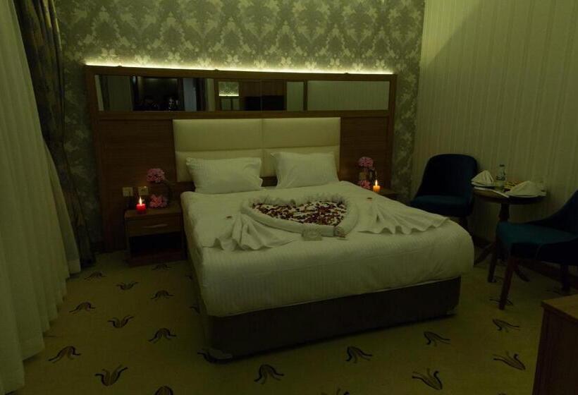 标准间, Carmine Otel