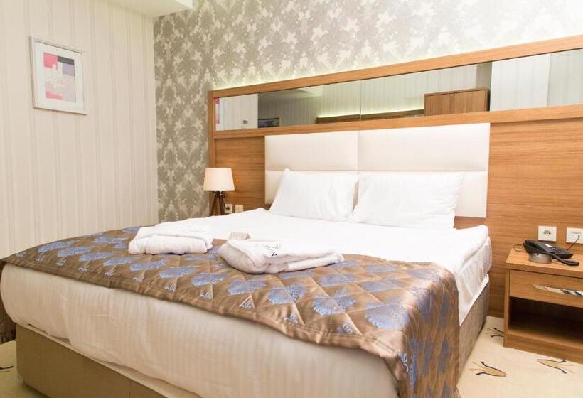 标准间, Carmine Otel