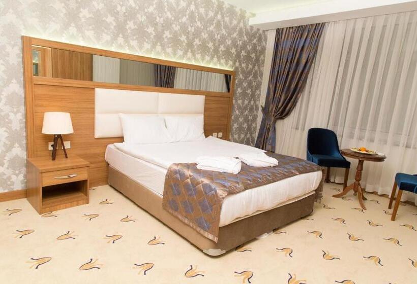 标准间, Carmine Otel