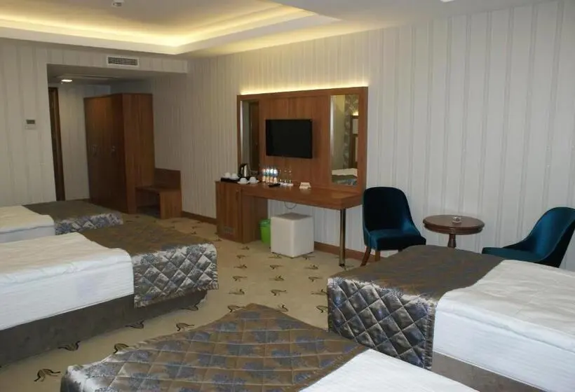 スタンダード4人部屋, Carmine Otel