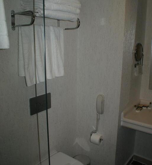 四人标准间, Carmine Otel