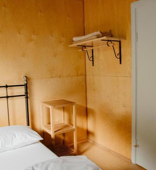 اتاق استاندارد با سرویس بهداشتی مشترک, Hafaldan Hi Hostel   Harbour Building