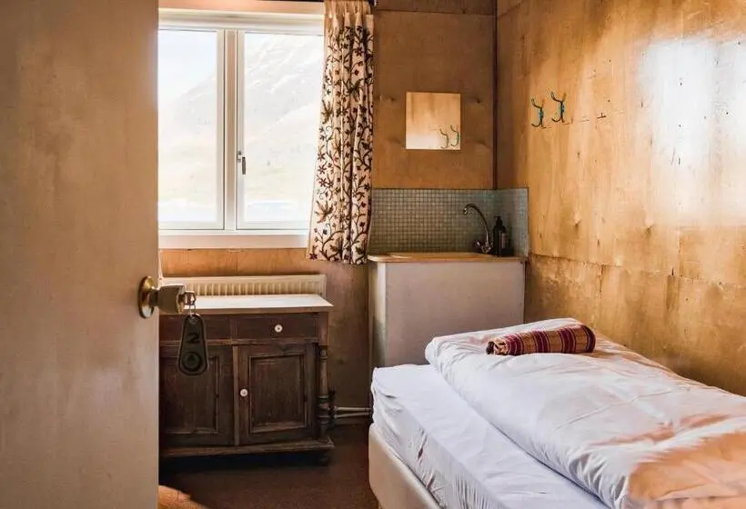 اتاق استاندارد با سرویس بهداشتی مشترک, Hafaldan Hi Hostel   Harbour Building