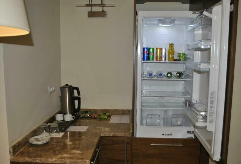 استودیوی لوکس, Kurmick Maysan