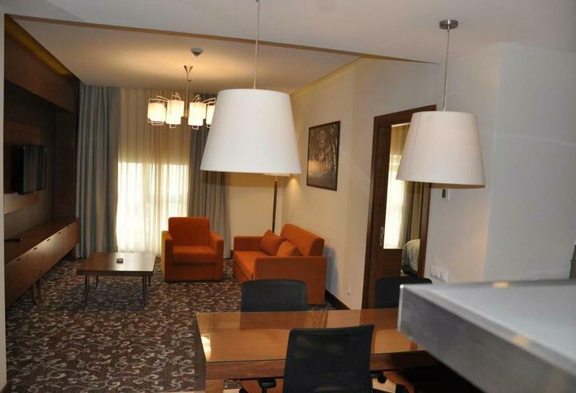 سوییت لوکس, Kurmick Maysan