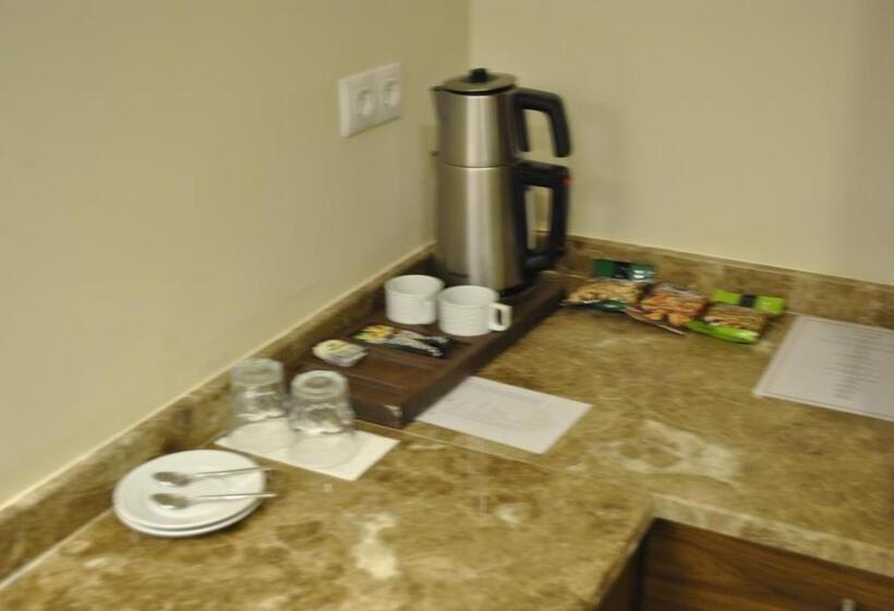 سوییت لوکس, Kurmick Maysan