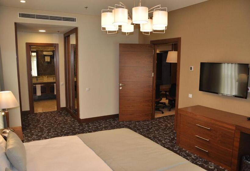 سوییت لوکس, Kurmick Maysan