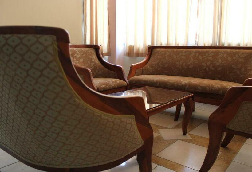 سوییت, Plaza Central