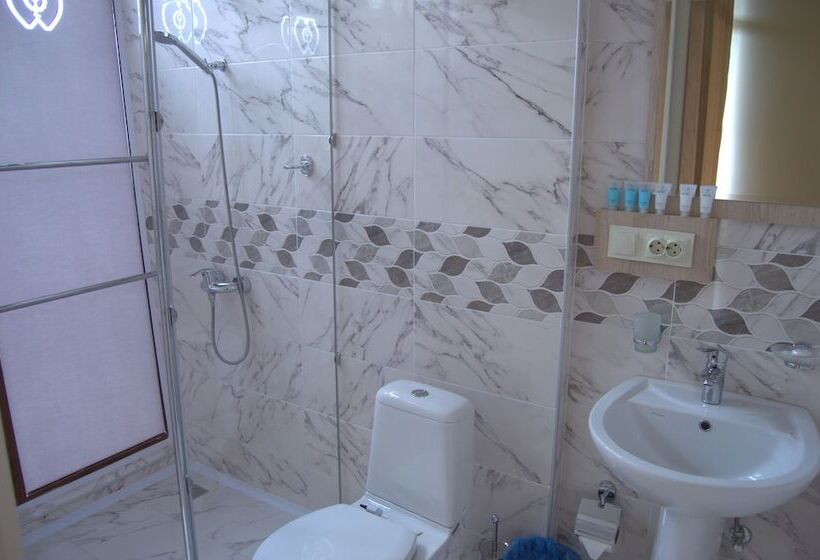 اتاق کلاسیک سه تخته, Twins Wine Cellar