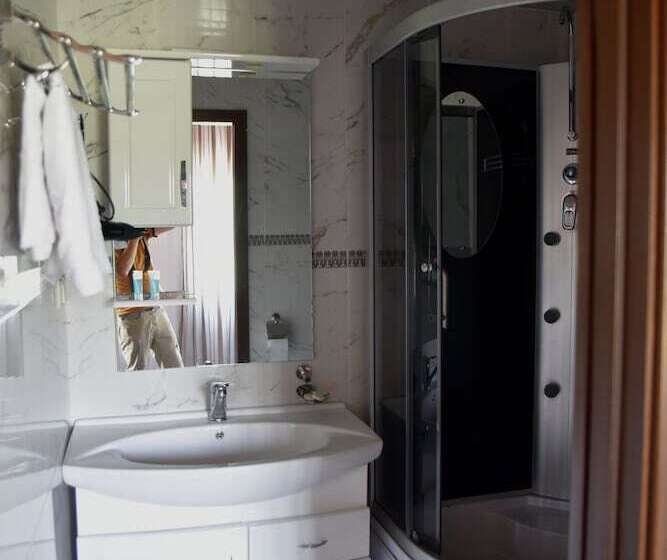 اتاق خانوادگی, Twins Wine Cellar