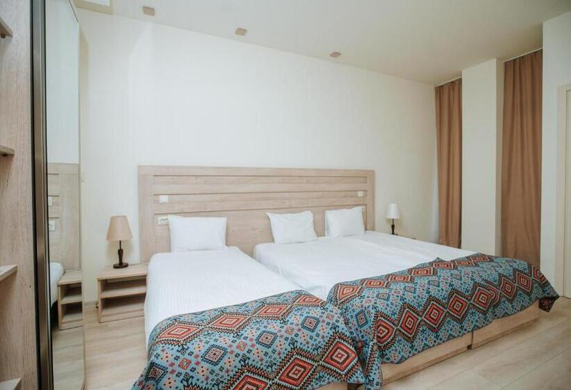 اتاق کلاسیک سه تخته, Twins Wine Cellar