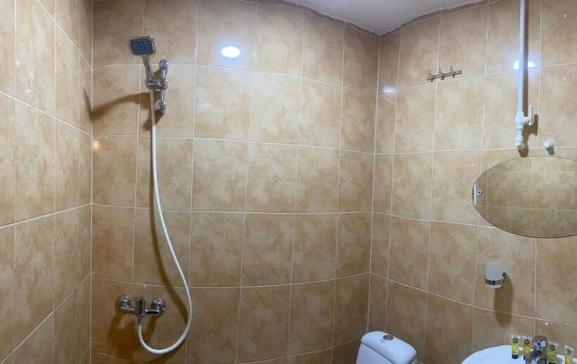 اتاق اکونومی, Twins Wine Cellar