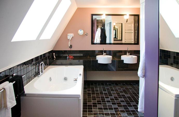 Полулюкс Повышенной Комфортности, Park Hotel Romantica