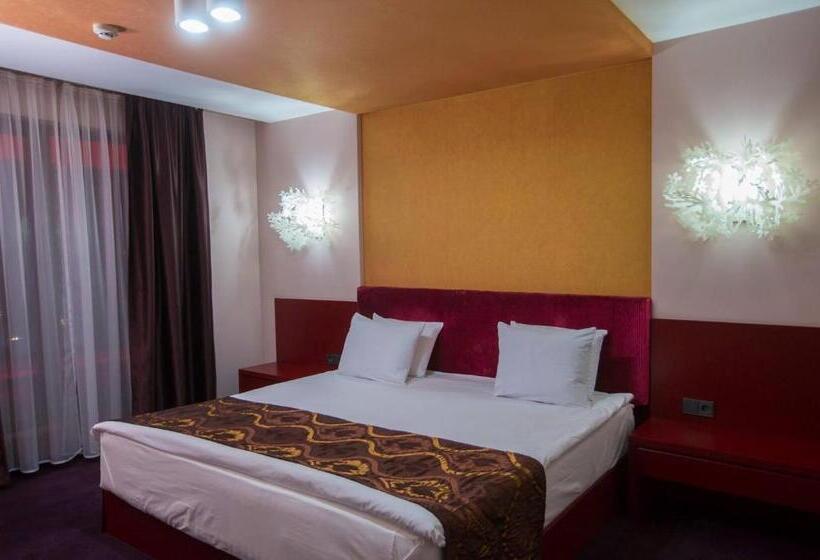 جناح جونيور ديلوكس, Park Hotel Romantica