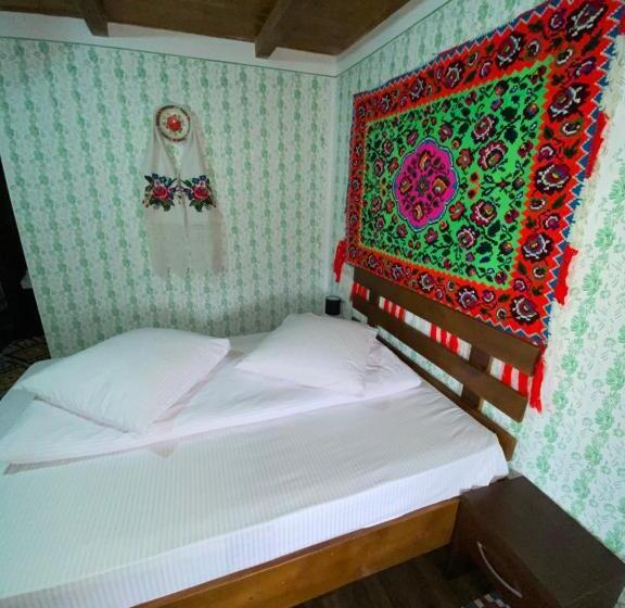 غرفة قياسية, Floare De Maramures 1