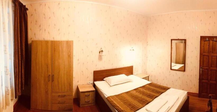 标准单人间, Pensiunea Lucia