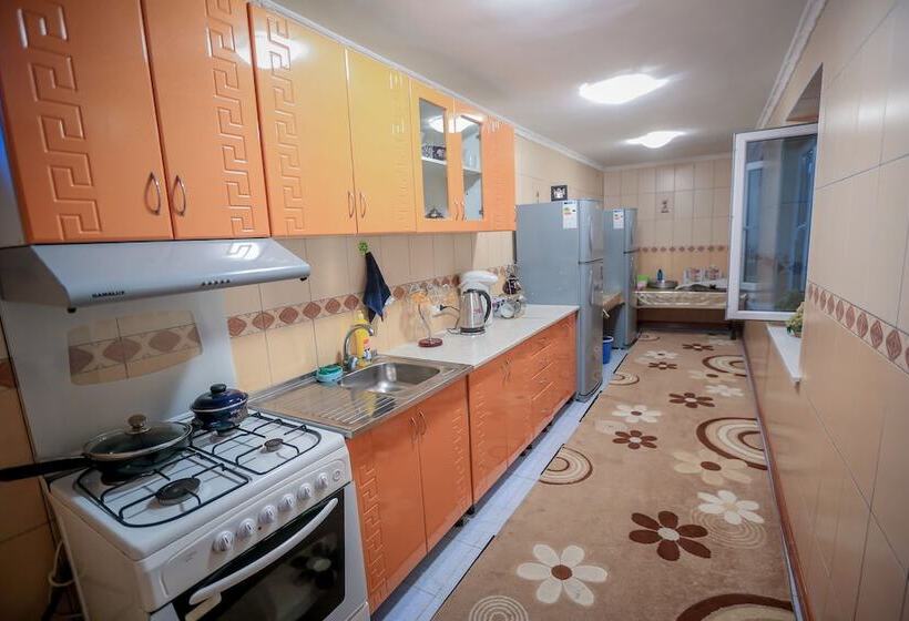 اتاق لوکس, Kurush