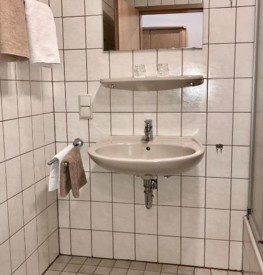 Номер Стандарт, Gasthaus Zur Hardtmühle