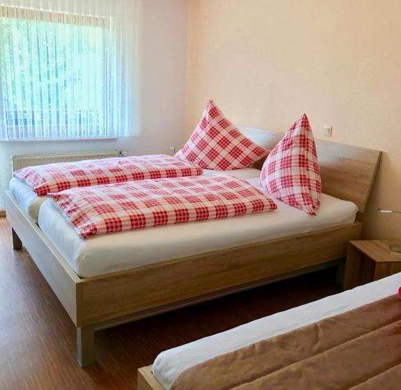 Трехместный Номер Стандарт с Балконом, Gasthaus Zur Hardtmühle