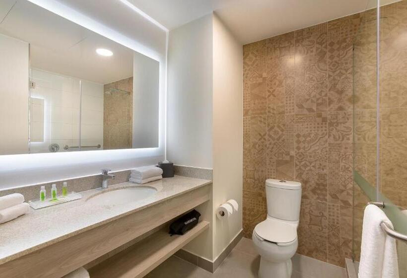 اتاق سوپریور با تخت بزرگ, Holiday Inn Piura, An Ihg