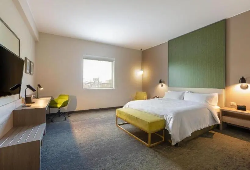身障者適用キングサイズベッドルーム, Holiday Inn   Piura, An Ihg