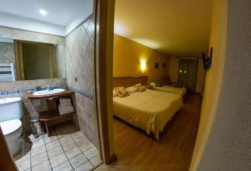 コンフォートトリプルルーム, Hostal Cabrerès