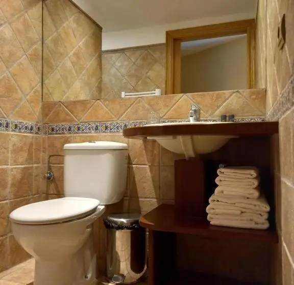 コンフォートトリプルルーム, Hostal Cabrerès