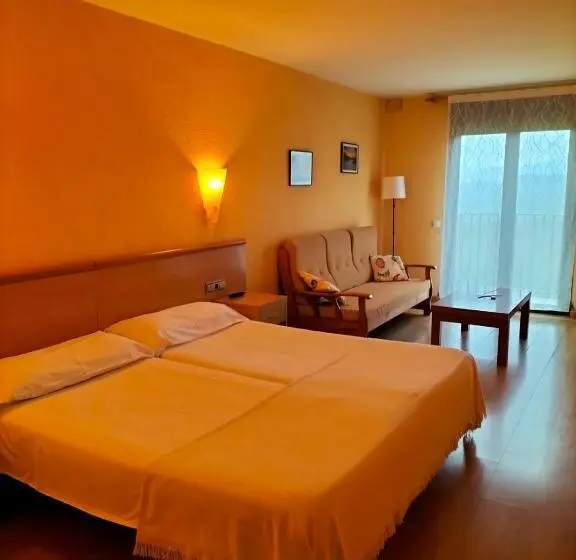コンフォートトリプルルーム, Hostal Cabrerès