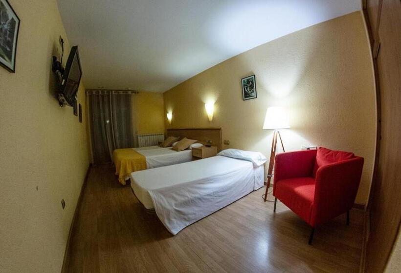 Трехместный Номер Классика, Hostal Cabrerès