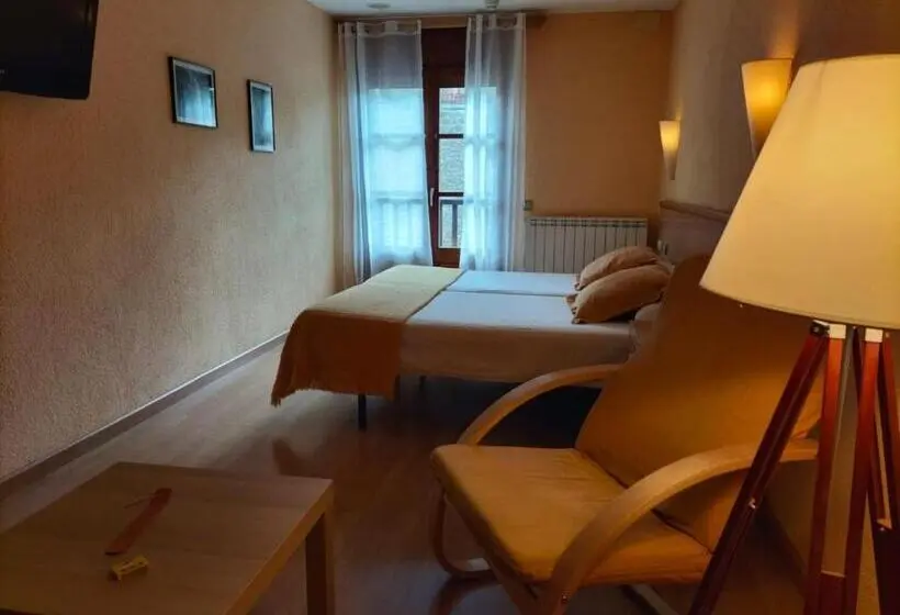 トリプルクラシックルーム, Hostal Cabrerès
