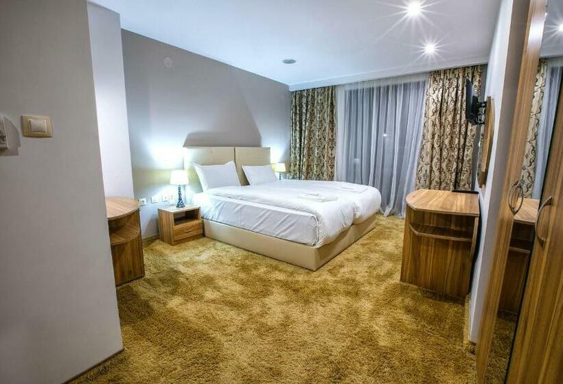 标准间, Andon Angelov