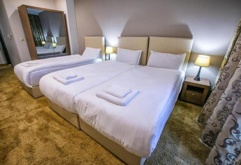 经济型三人房间, Andon Angelov