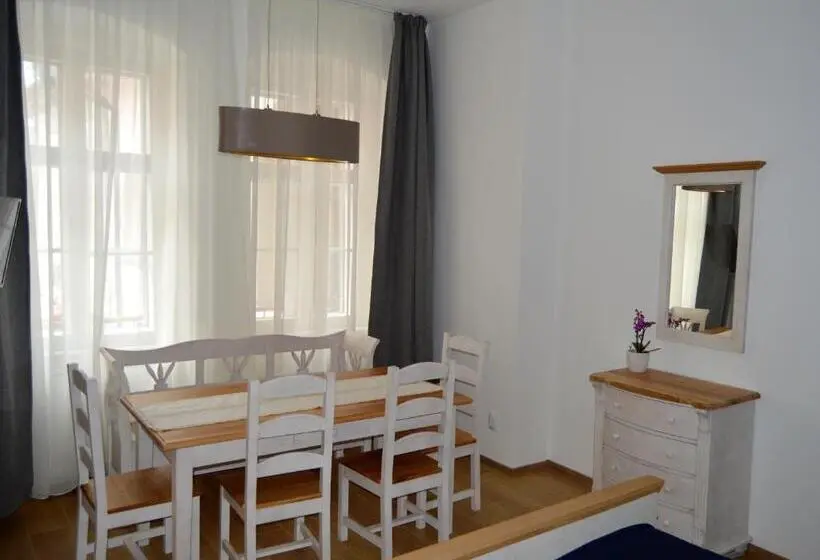 Huoneisto 1 Makuuhuone Parveke, Guest House 1568