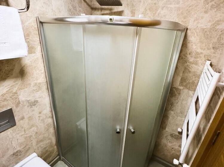 سوییت با چشم‌انداز دریا, Yusra Suit Trabzon