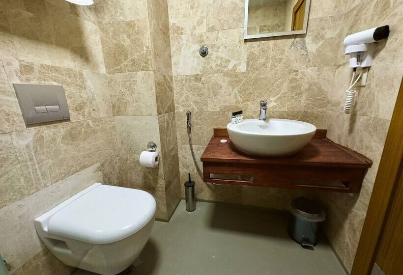 سوییت با چشم‌انداز دریا, Yusra Suit Trabzon