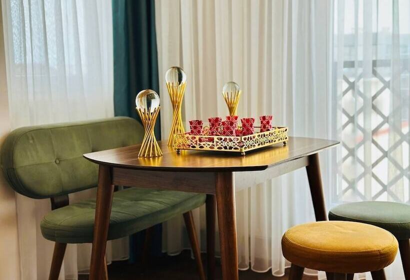 سوییت با چشم‌انداز دریا, Yusra Suit Trabzon