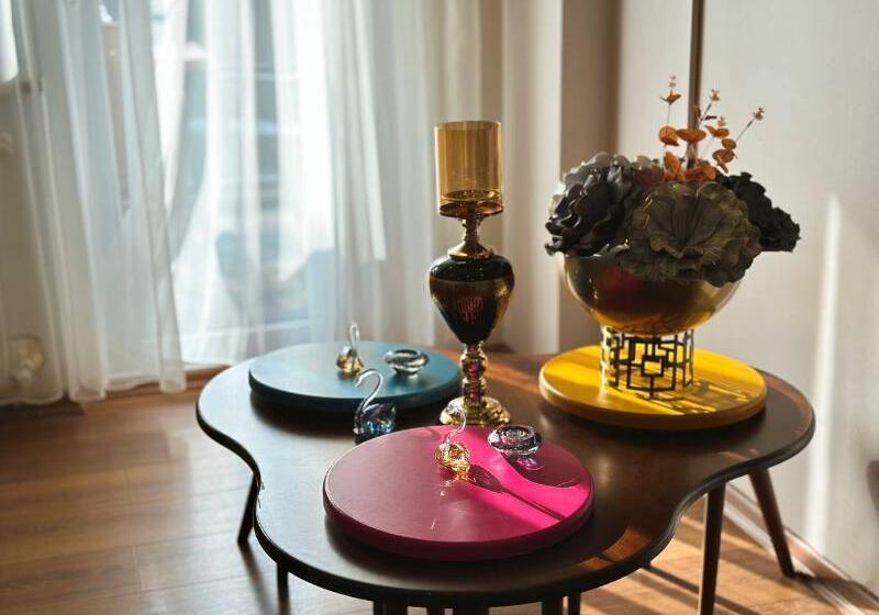 سوییت با چشم‌انداز دریا, Yusra Suit Trabzon