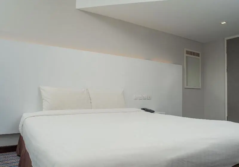 キングサイズベッドのデラックスルーム, Capital O 90083 Riverfront Inn