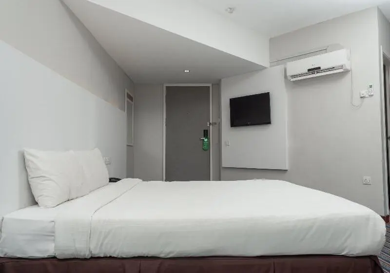 キングサイズベッドのデラックスルーム, Capital O 90083 Riverfront Inn