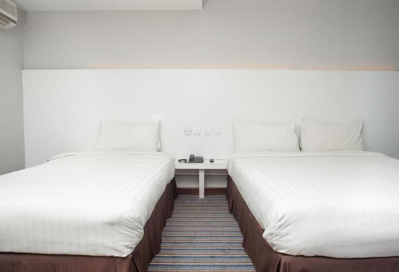 جناح سوبيريور, Capital O 90083 Riverfront Inn