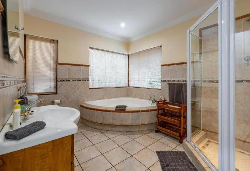 اتاق لوکس, Mhlati Guest Cottages