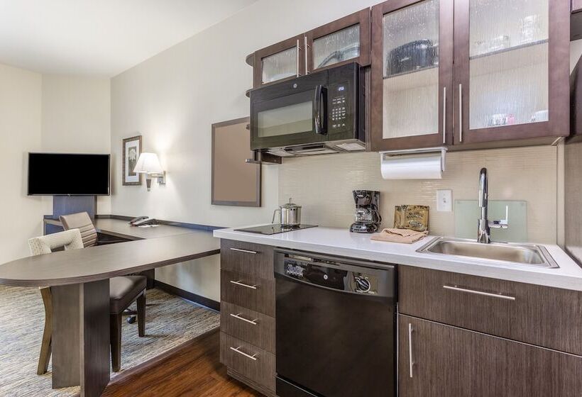Люкс Кровать Кинг, Candlewood Suites   Davenport, An Ihg