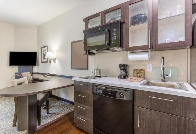 带大床的标准工作室, Candlewood Suites   Davenport, An Ihg