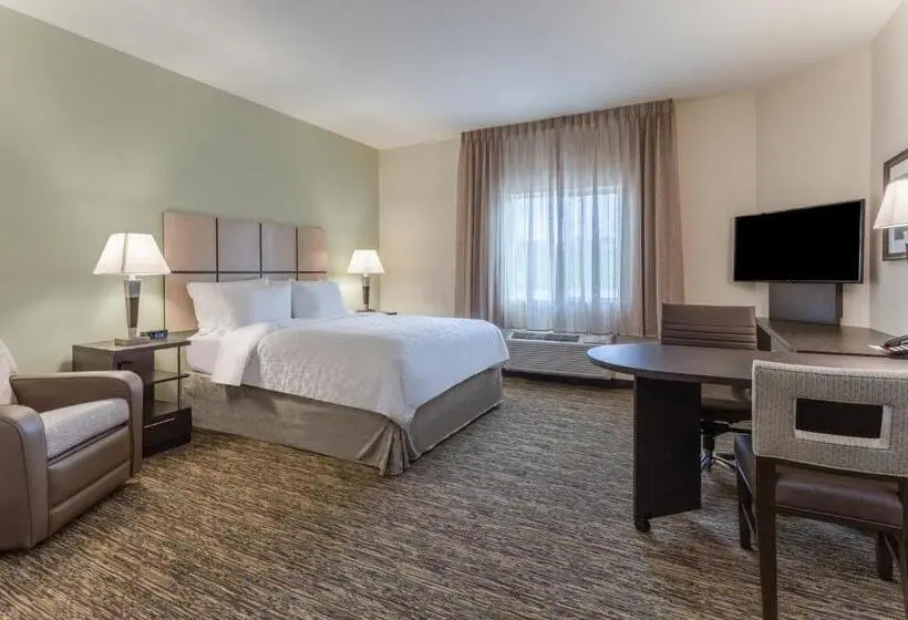 キングサイドベッドのスタンダードワンルーム, Candlewood Suites Davenport, An Ihg