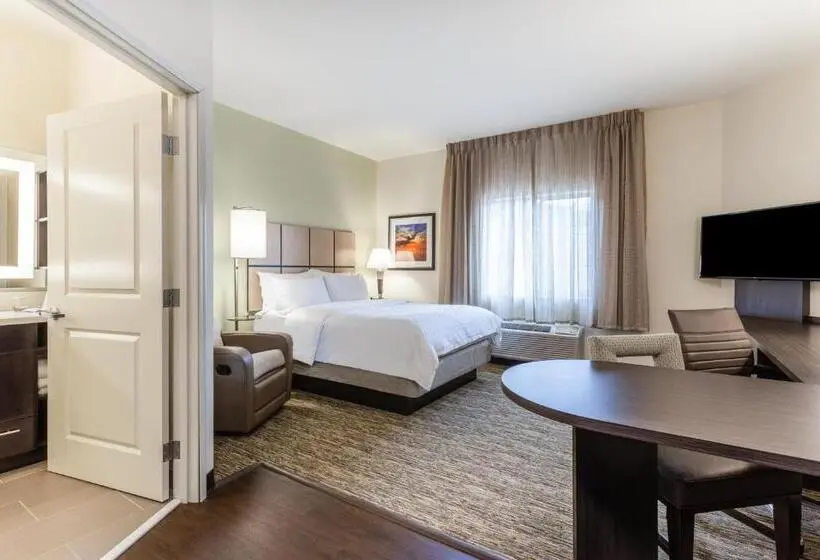 キングサイドベッドのスタンダードワンルーム, Candlewood Suites Davenport, An Ihg