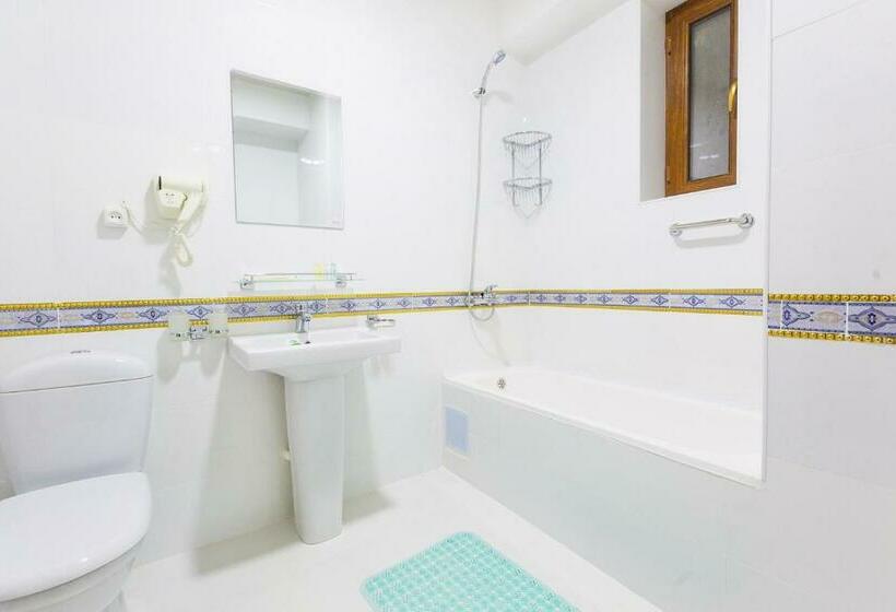 家庭间, Basilic Boutique