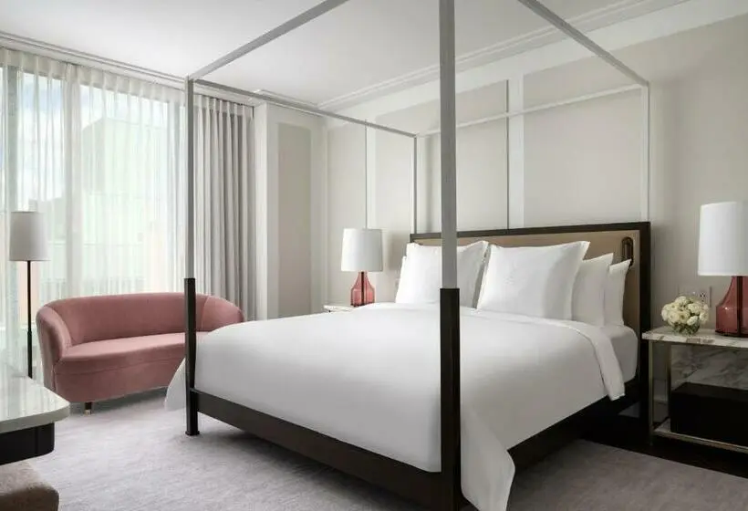 キングサイズベッドのスーペリアルーム, Four Seasons Hotel Montreal